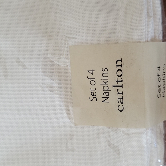 NWT Bed Bath & Beyond Buffet Napkins - Picture 3 of 5